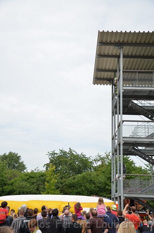 Tag der Offenen Tuer BF Koeln Weidenpesch Scheibenstr P668.JPG